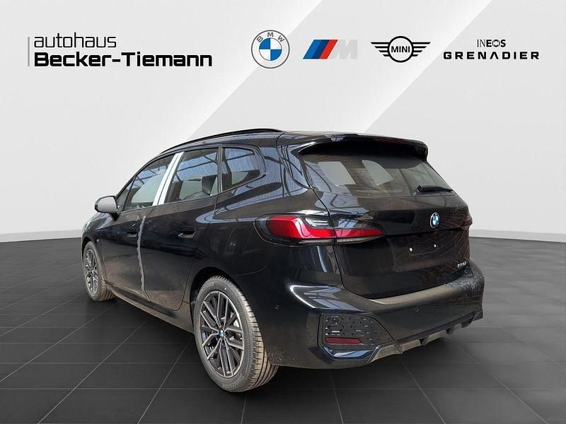 Neu BMW 220 Exclusive 156 PS (114 kW) 2025 Schwarz Van / Kleinbus
