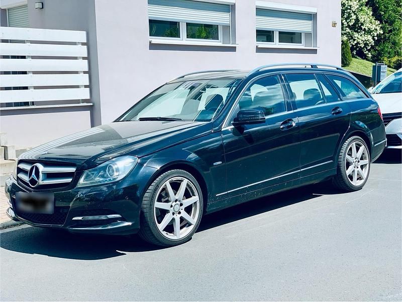 Gebraucht Mercedes C250 204 PS (150 kW) 2012 Schwarz Kombi