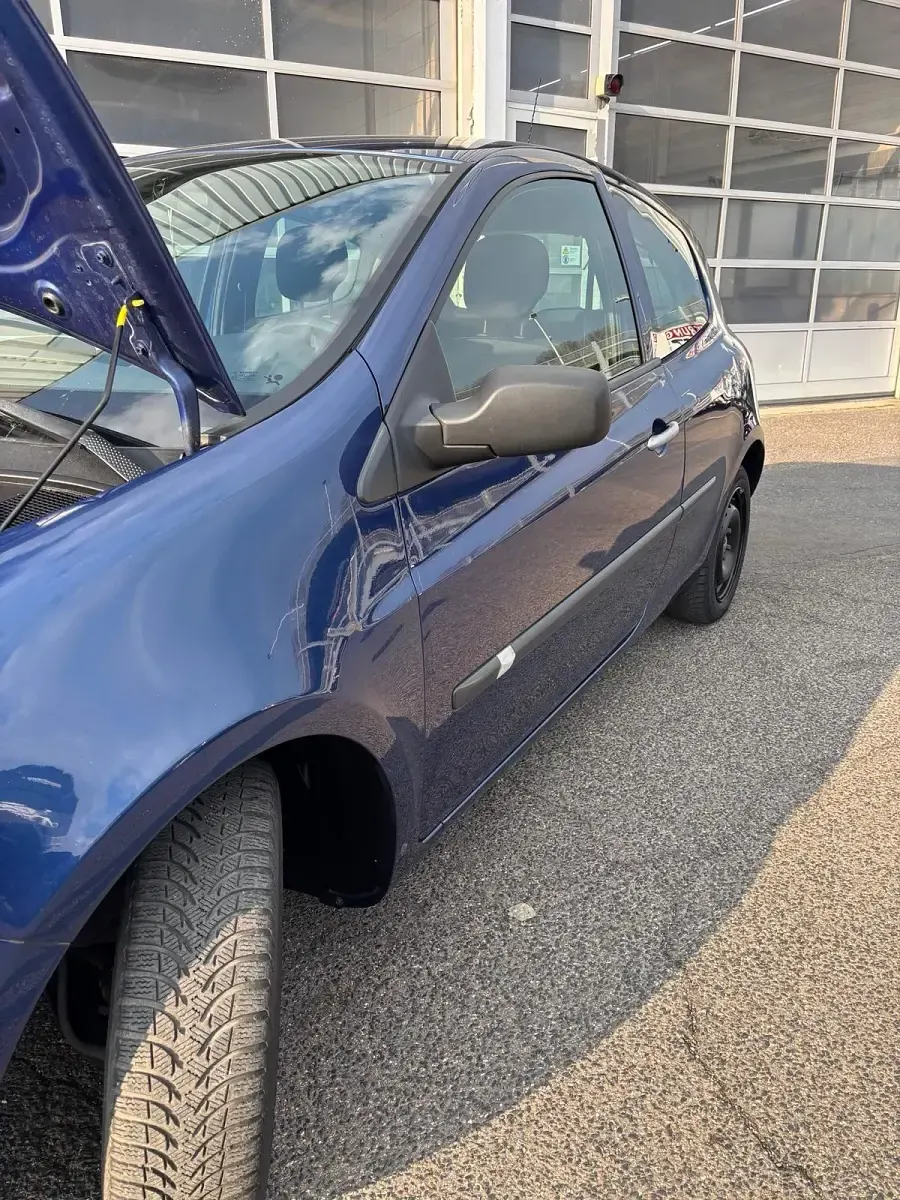 Second-hand Renault Clio II 75 CP (55 kW) 2007 Albastru Berlinǎ