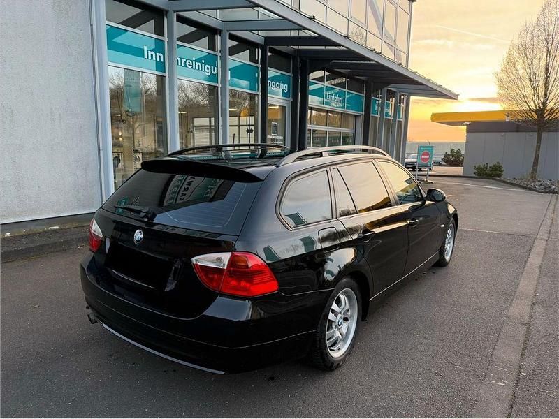 Gebraucht BMW 320 163 PS (119 kW) 2006 Schwarz Limousine