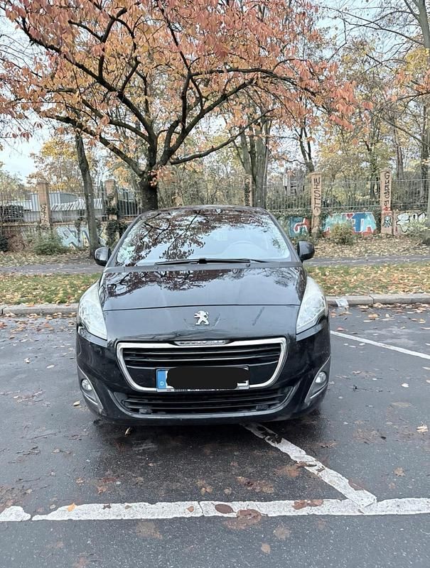 Schwarz Gebraucht 2016 Peugeot 5008 Van / Kleinbus | 7.000 € (Fairer Preis) - Bild 1/4