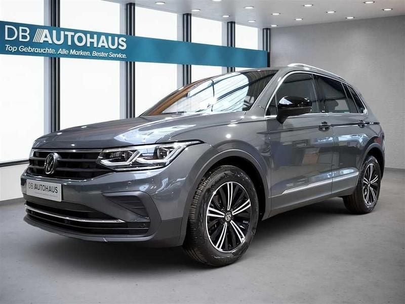 Grau Gebraucht 2023 VW Tiguan Move SUV | 27.930 € (Guter Preis) - Bild 1/4