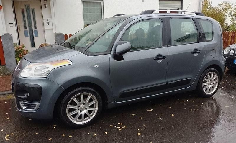 Grau Gebraucht 2009 Citroën C3 Picasso Attraction Van / Kleinbus | 2.050 € (Fairer Preis) - Bild 1/4