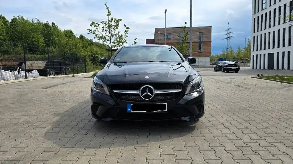 Gebraucht Mercedes CLA200 Urban 156 PS (114 kW) 2015 Schwarz Coupé