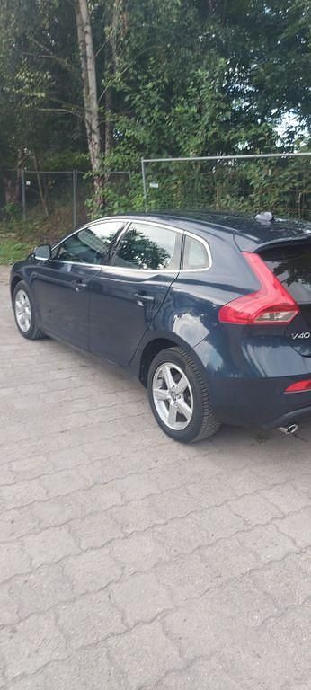 Gebraucht Volvo V40 Momentum 150 PS (110 kW) 2012 Blau Limousine