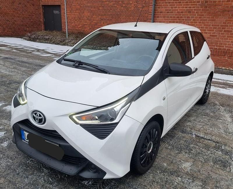Gebraucht Toyota Aygo 72 PS (52 kW) 2020 Weiß Kleinwagen