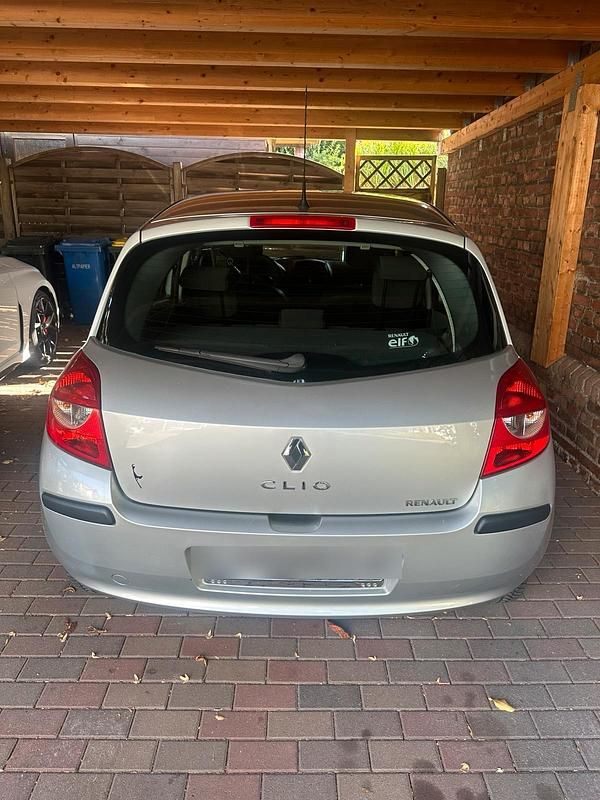 Silber Gebraucht 2006 Renault Clio III Expression Kleinwagen | 2.700 € - Bild 1/4