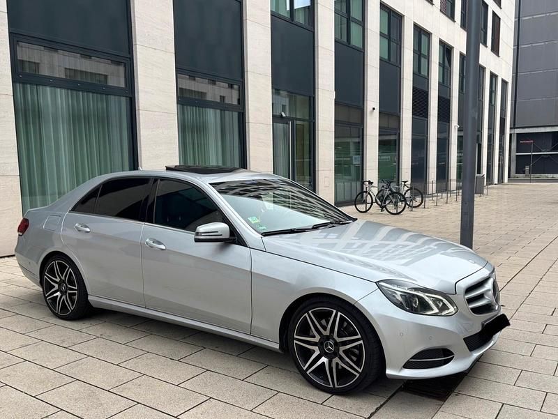 Silber Gebraucht 2014 Mercedes E350 Limousine | 19.300 € (Fairer Preis) - Bild 1/4