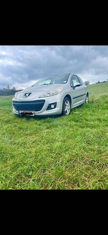 Gebraucht Peugeot 206 70 PS (51 kW) 2010 Silber Kleinwagen