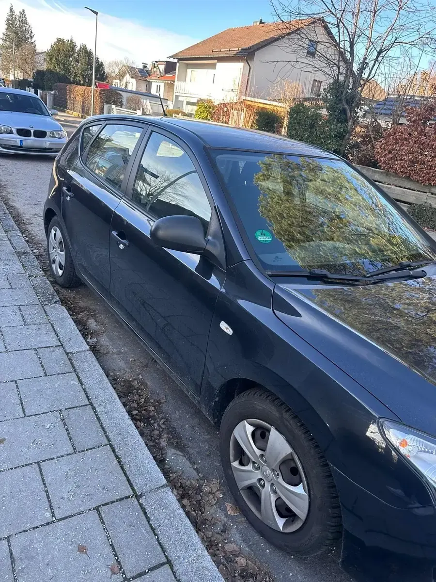 Używany Hyundai i30 109 KM (80 kW) 2009 Czarny Sedan/Limuzyna