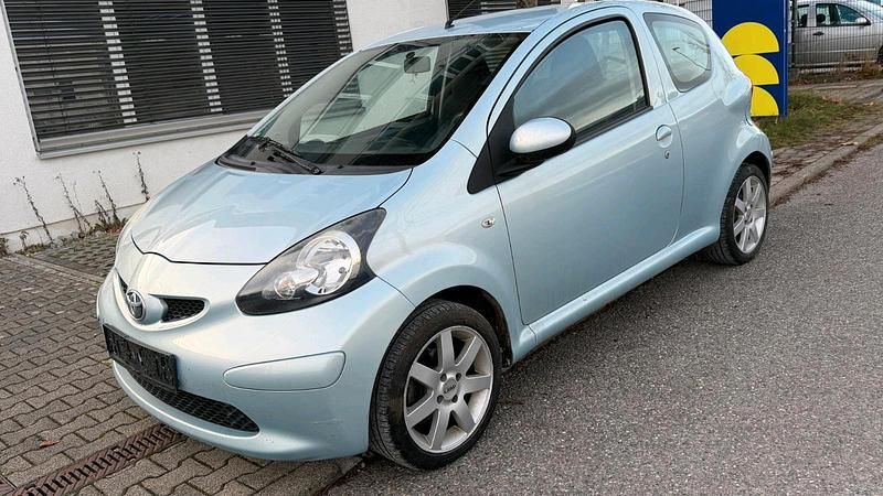 Silber Gebraucht 2005 Toyota Aygo Kleinwagen | 1.390 € (Guter Preis) - Bild 1/4