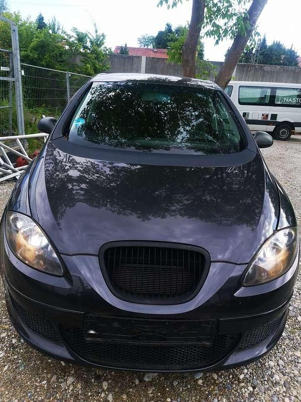 Schwarz Gebraucht 2005 Seat Altea Stylance Van / Kleinbus | 1.490 € (Superpreis) - Bild 1/4