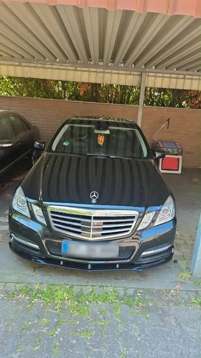 Gebraucht Mercedes E300 231 PS (169 kW) 2012 Schwarz Limousine