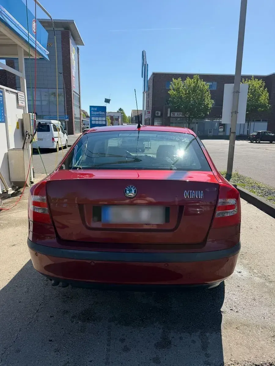 Gebraucht Skoda Octavia Ambiente 105 PS (77 kW) 2006 Rot Limousine