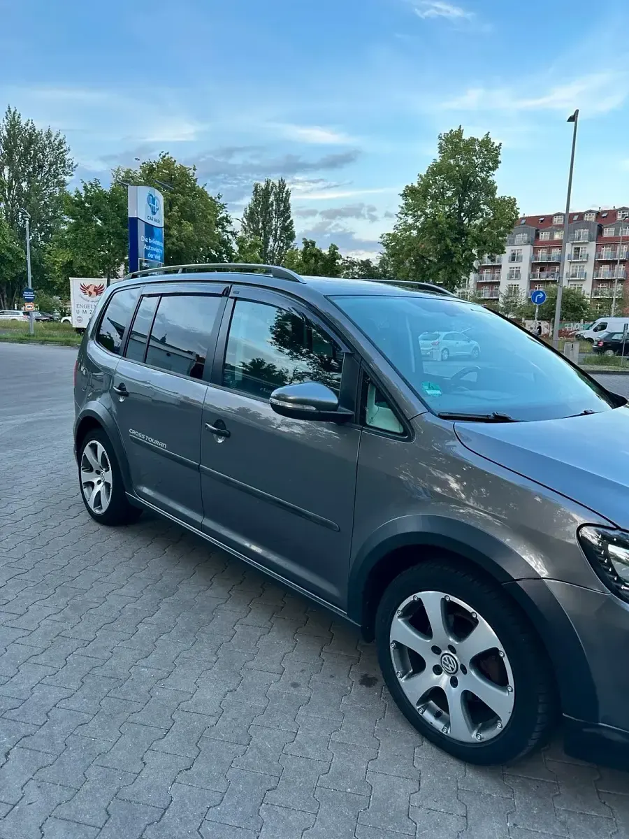 Gebraucht VW Touran Cross 115 PS (84 kW) 2011 Braun Van / Kleinbus