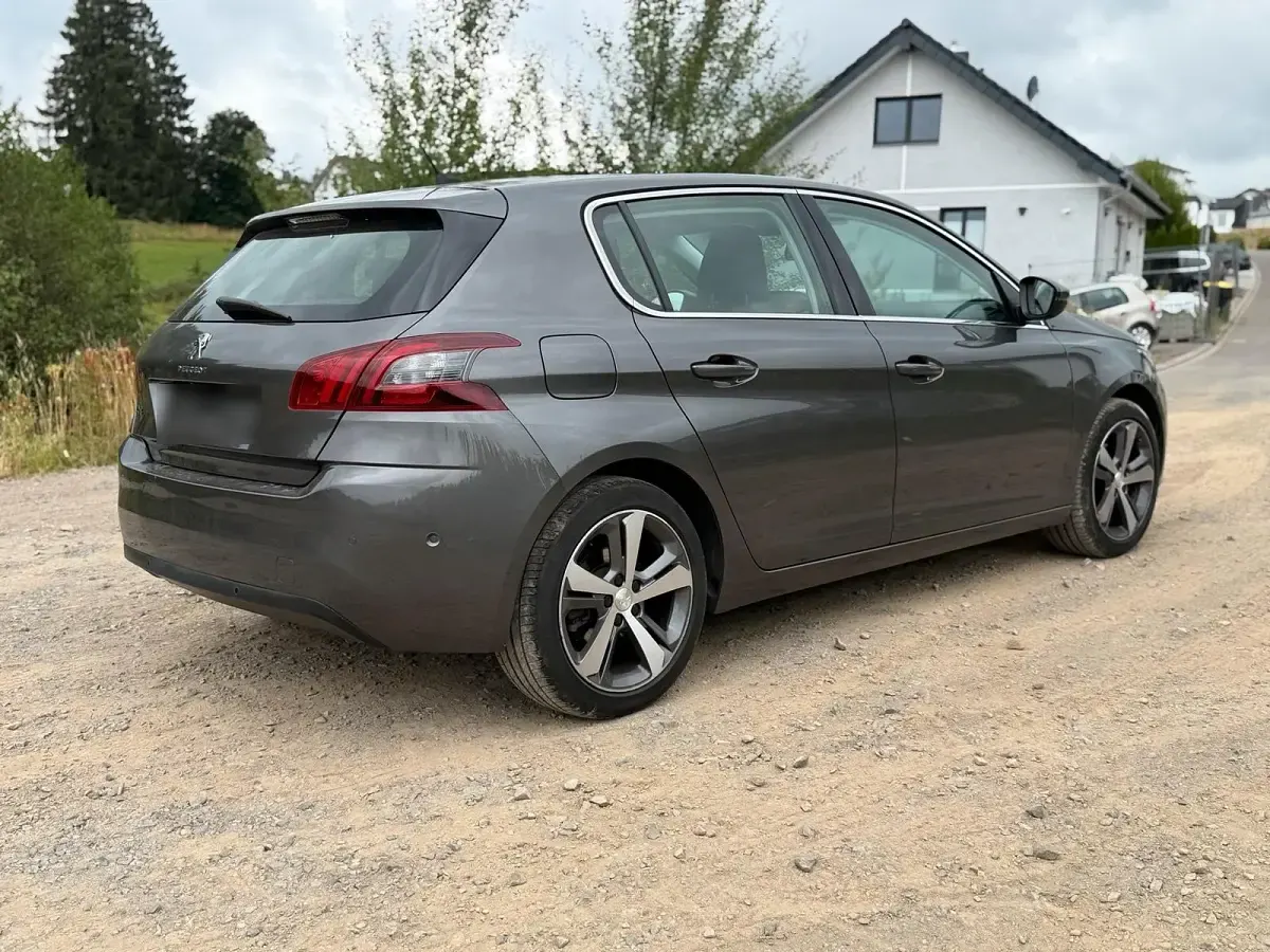 Gebraucht Peugeot 308 130 PS (95 kW) 2019 Grau Kleinwagen