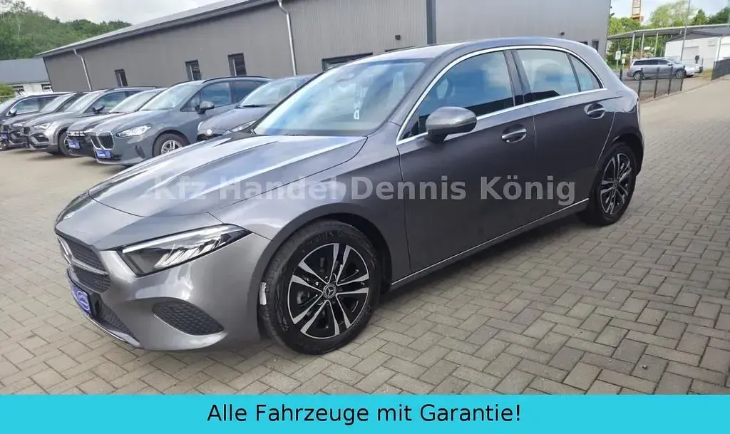 Gebraucht Mercedes A200 163 PS (119 kW) 2023 Grau Limousine