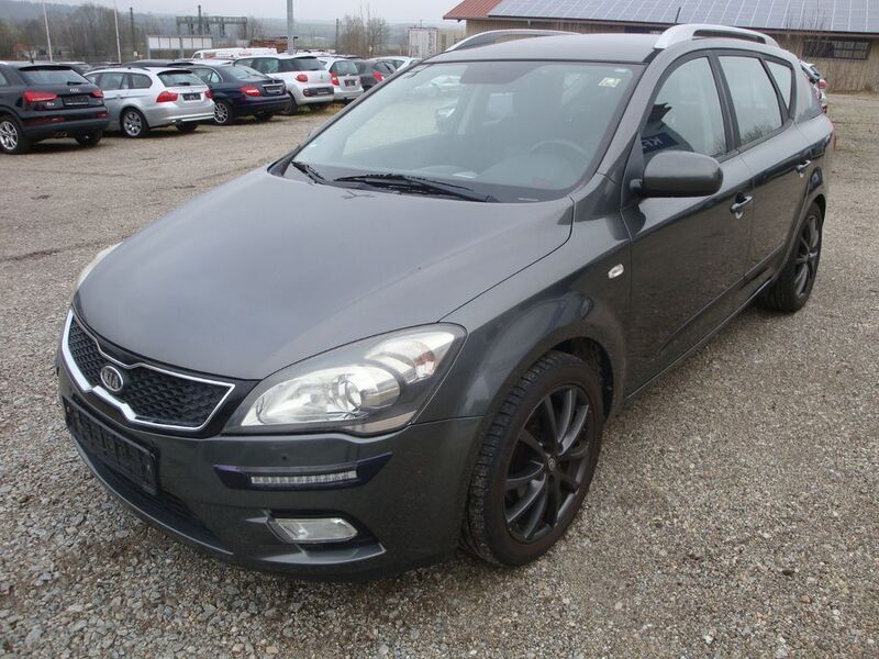 Silber Gebraucht 2012 Kia Ceed Sportswagon Edition 7 Kombi | 4.850 € (Superpreis) - Bild 1/4