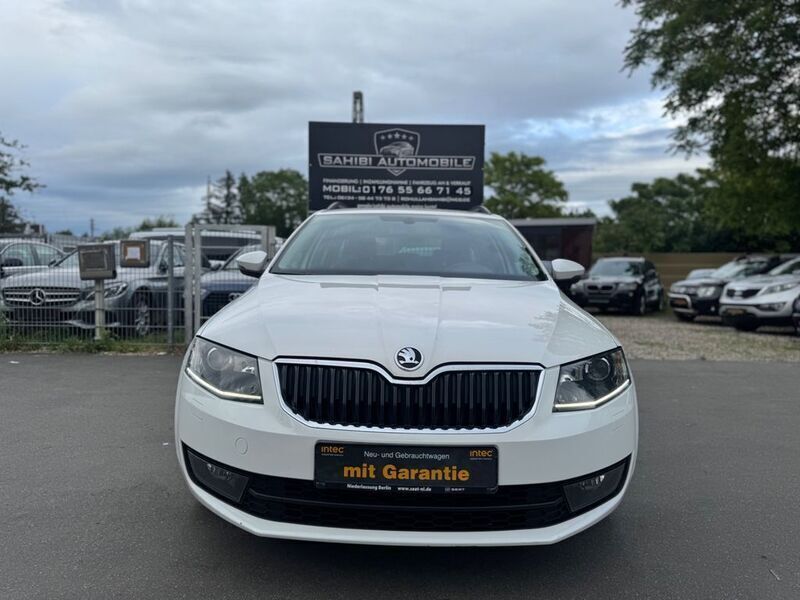 Weiß Gebraucht 2014 Skoda Octavia Elegance Kombi | 9.950 € (Fairer Preis) - Bild 1/4