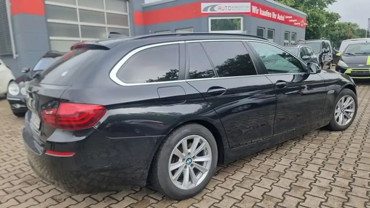 Gebraucht BMW 518 150 PS (110 kW) 2016 Schwarz (metallic) Kombi