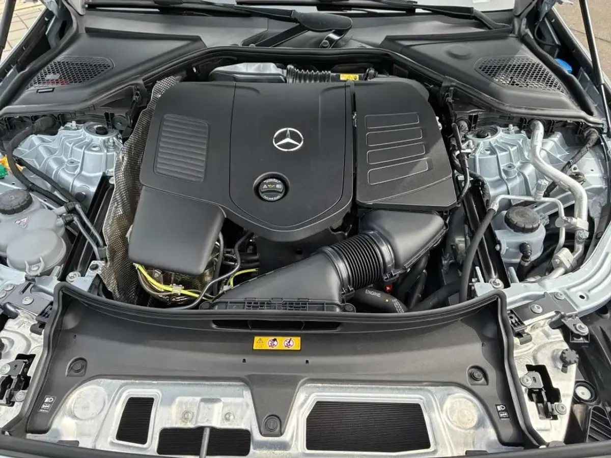 Gebraucht Mercedes E300 AMG 204 PS (150 kW) 2025 Hightechsilber metallic Limousine