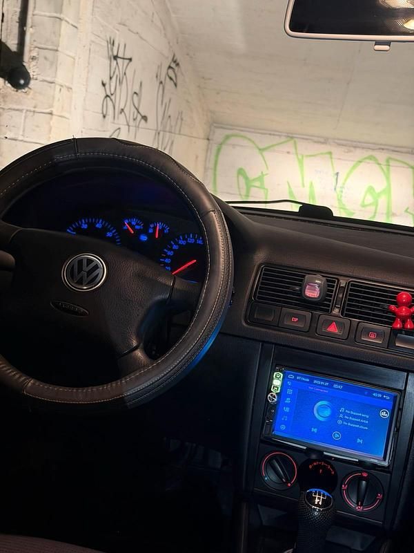 Gebraucht VW Golf IV 105 PS (77 kW) 2000 Silber Kleinwagen