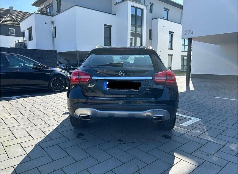 Gebraucht Mercedes GLA220 177 PS (130 kW) 2017 Schwarz SUV
