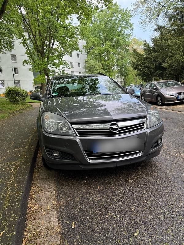 Silber Gebraucht 2010 Opel Astra Kombi | 2.800 € (Guter Preis) - Bild 1/4