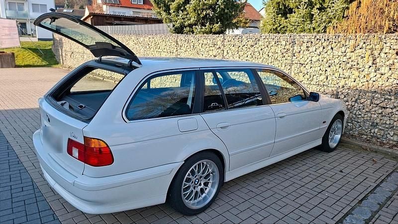 Gebraucht BMW 520 136 PS (100 kW) 2002 Weiß Kombi