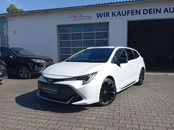 Gebraucht Toyota Corolla Basis 184 PS (135 kW) 2022 Platinumweiss perleffekt Kombi