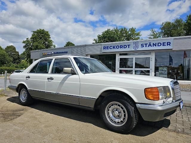 Weiß Gebraucht 1985 Mercedes S280 Limousine | 13.330 € - Bild 1/4