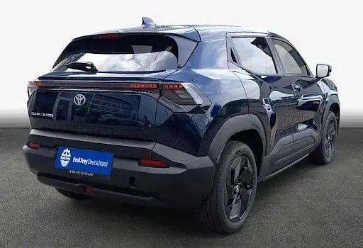 Neu Toyota Urban Cruiser 128 kW (175 PS) 2026 Nimbus blue SUV