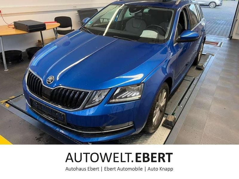 Blau Gebraucht 2018 Skoda Octavia Style Kombi | 18.690 € (Teuer) - Bild 1/4