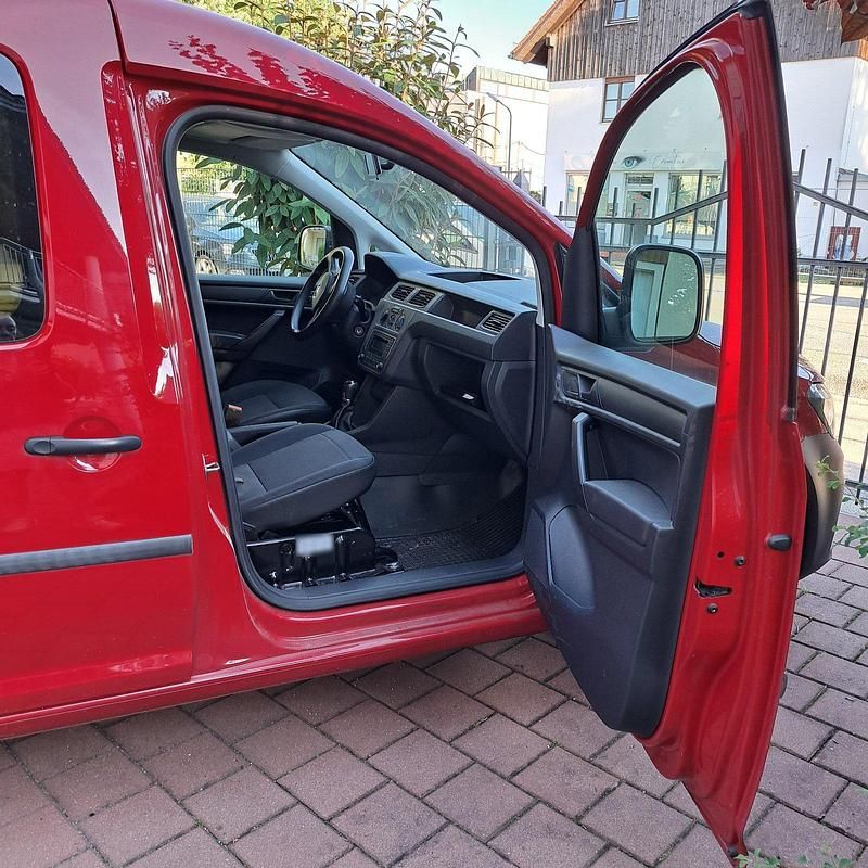 Second-hand VW Caddy Maxi 110 CP (80 kW) 2017 Roșu Monovolum