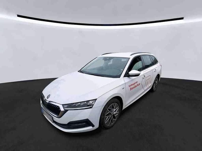 Weiß Gebraucht 2022 Skoda Octavia Tour Kombi | 15.990 € (Superpreis) - Bild 1/4