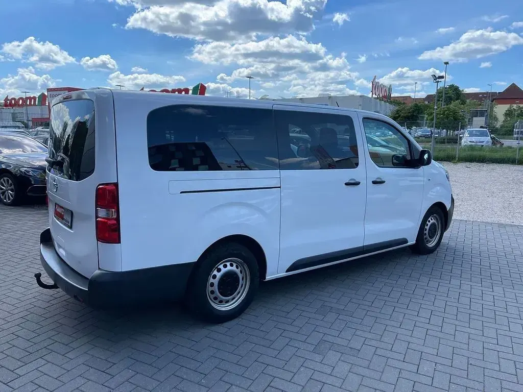 Gebraucht Opel Vivaro-e Combi 144 PS (105 kW) 2022 Weiss Van / Kleinbus