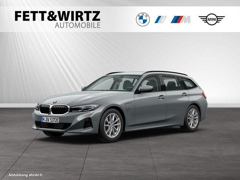 Skyscraper grau metallic Gebraucht 2023 BMW 330e Kombi | 34.799 € (Guter Preis) - Bild 1/3