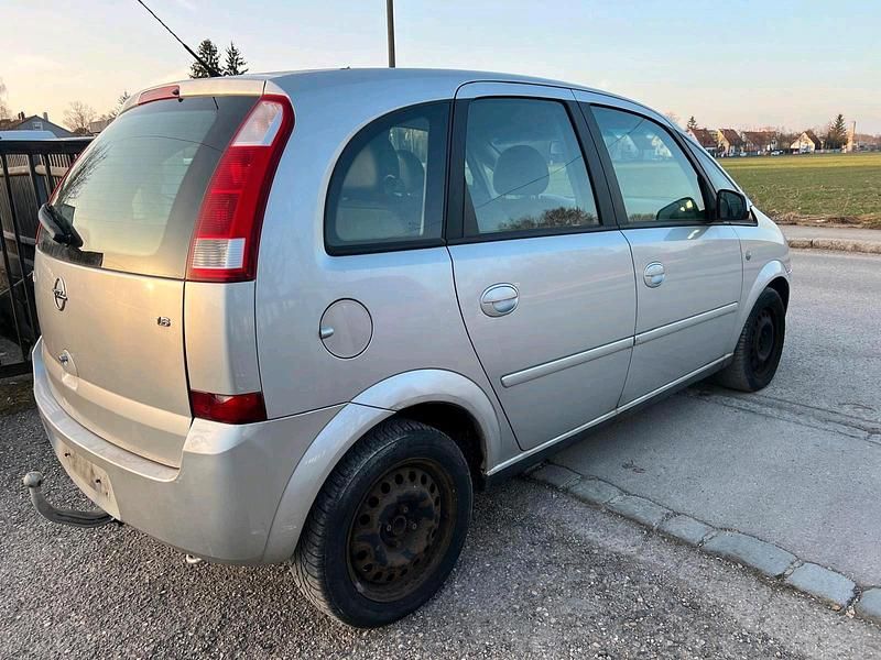 Gebraucht Opel Meriva 101 PS (74 kW) 2005 Silber Van / Kleinbus