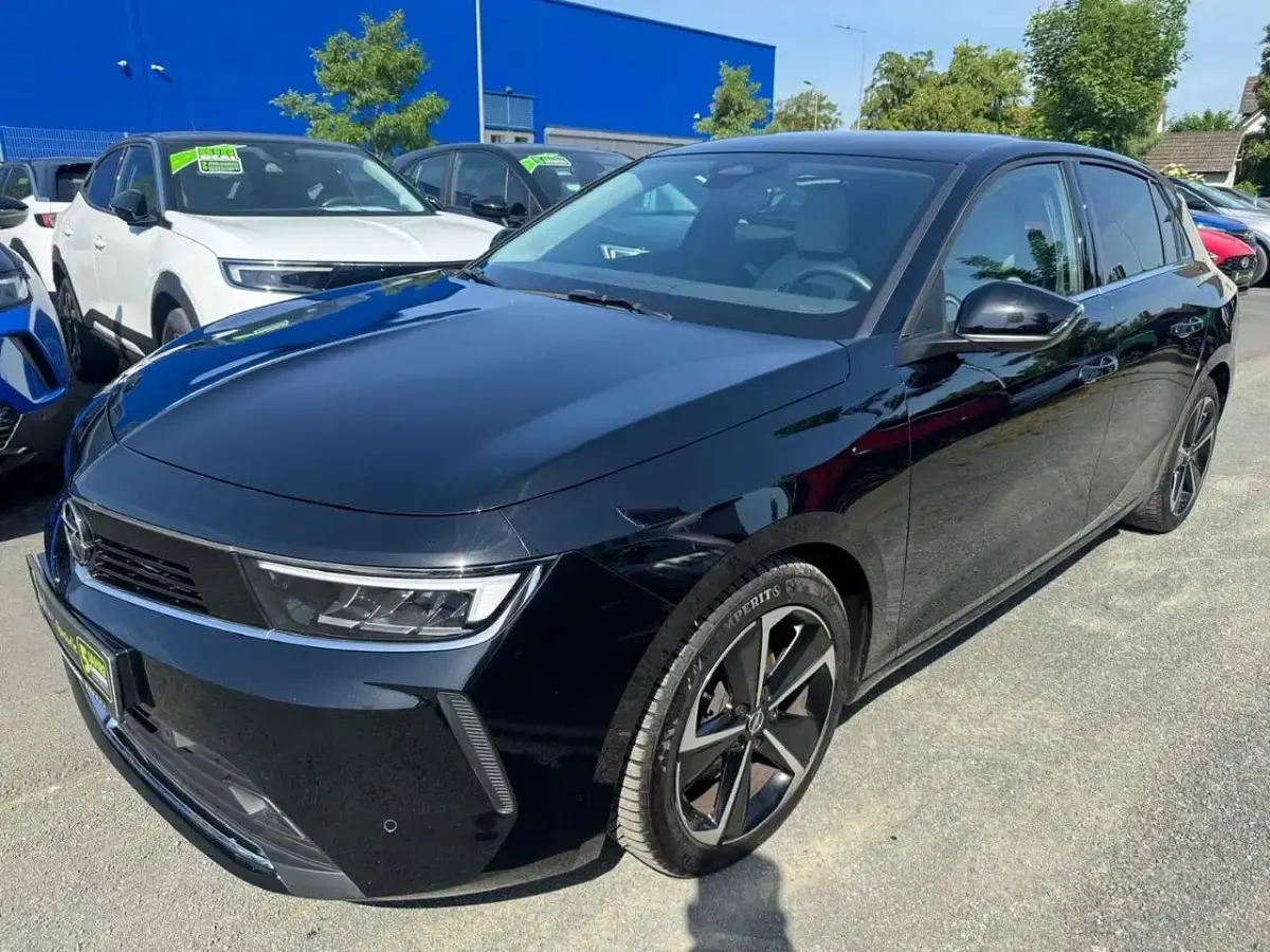 Gebraucht Opel Astra Elegance 131 PS (96 kW) 2023 Diamant schwarz Kleinwagen