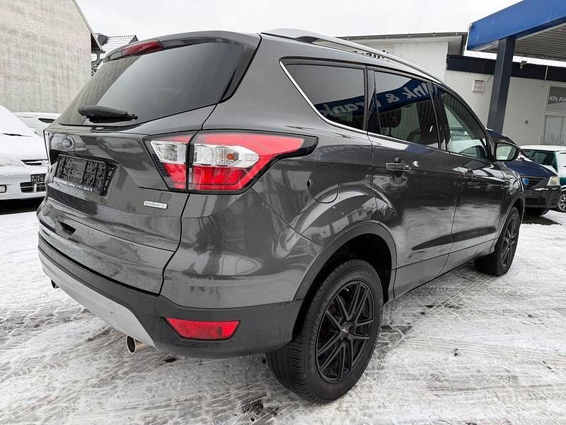 Gebraucht Ford Kuga Trend 120 PS (88 kW) 2018 Grau SUV