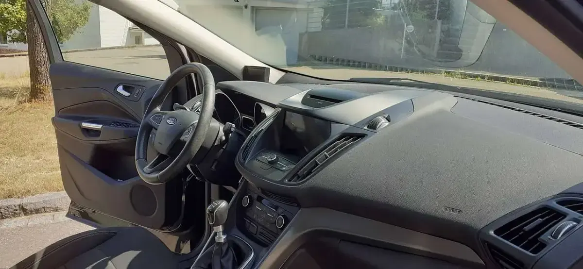 Gebraucht Ford Kuga Trend 120 PS (88 kW) 2019 Schwarz SUV