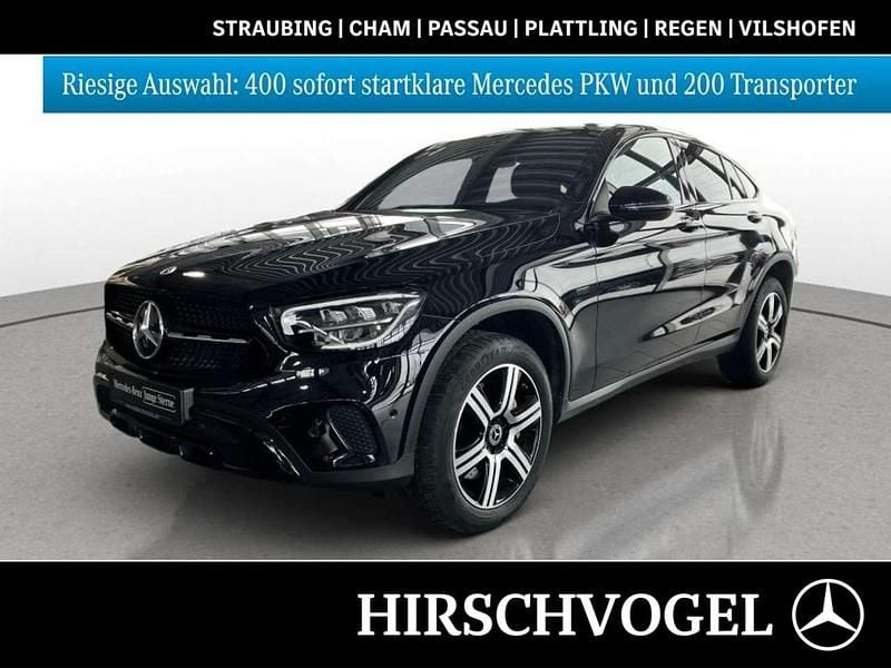 Gebraucht Mercedes GLC300e Night 320 PS (235 kW) 2022 Unilack schwarz uni Coupé