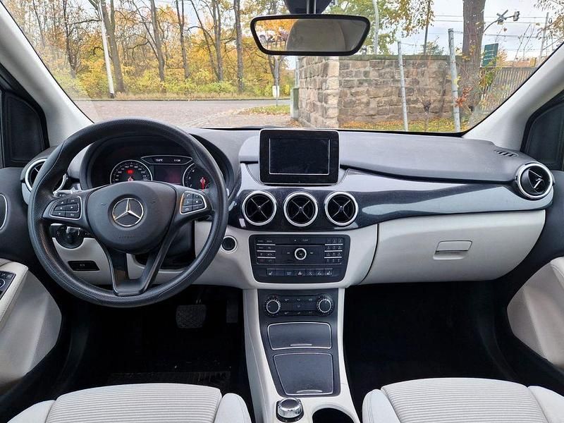 Gebraucht Mercedes B180 122 PS (89 kW) 2016 Silber Van / Kleinbus