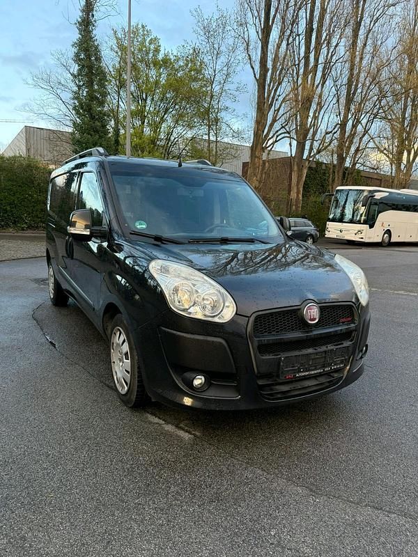 Gebraucht Fiat Doblò 135 PS (99 kW) 2012 Schwarz Van / Kleinbus