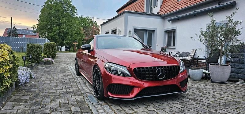 Rot Gebraucht 2017 Mercedes C250 Coupé | 29.999 € - Bild 1/4