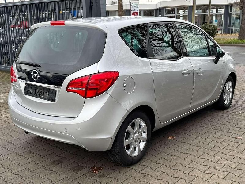 Gebraucht Opel Meriva 101 PS (74 kW) 2010 Silber Van / Kleinbus