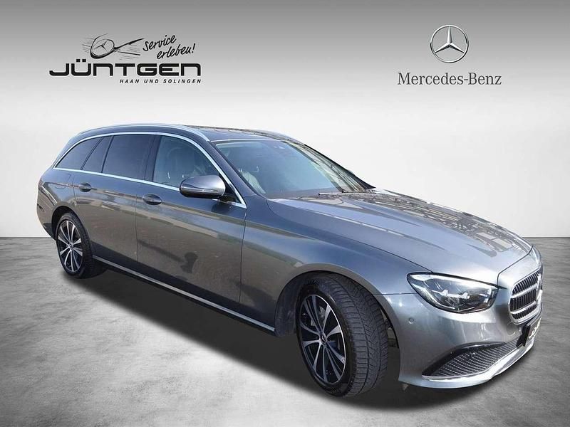 Grau Gebraucht 2022 Mercedes E300 Avantgarde Limousine | 35.999 € (Etwas zu teuer) - Bild 1/4