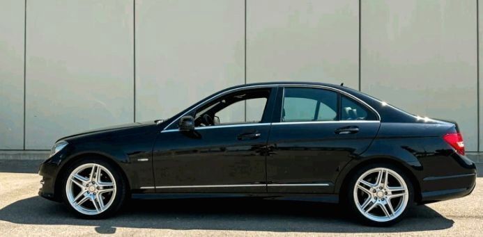 Schwarz Gebraucht 2012 Mercedes C180 Avantgarde Limousine | 8.000 € (Superpreis) - Bild 1/4