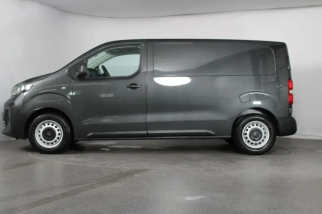 Neu Opel Vivaro-e Combi 120 PS (88 kW) 2026 Merkur grau metallic/grau Van / Kleinbus