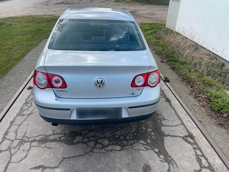 Gebraucht VW Passat 115 PS (84 kW) 2005 Silber Limousine